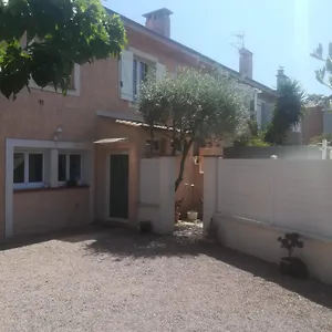 Sur Le Quai De Port Fréjus